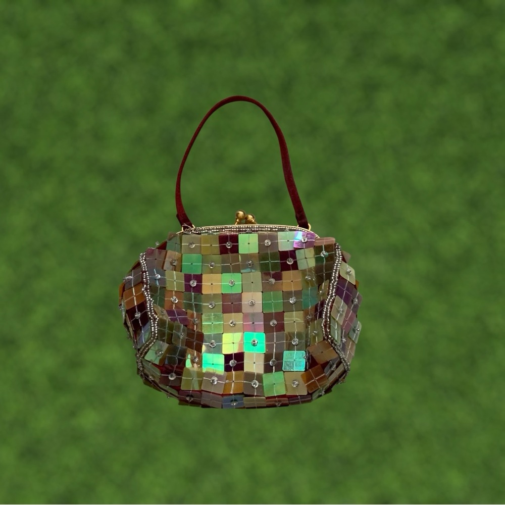 La Regale A stylish clutch purse